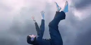 Mơ Thấy Rơi Xuống Vực - Gợi Ý Số Đổi Đời Trong Năm 2025